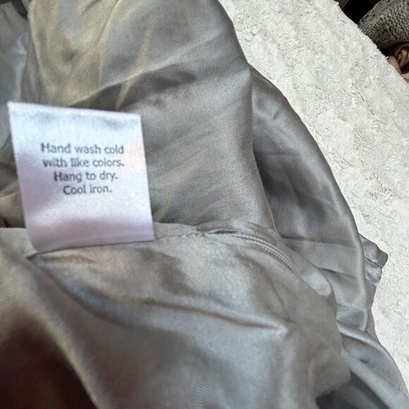 Knitted Dove Womens Embroidered Short Sleeve Silk Blouse Top Large Gray Casual - Picture 5 of 8